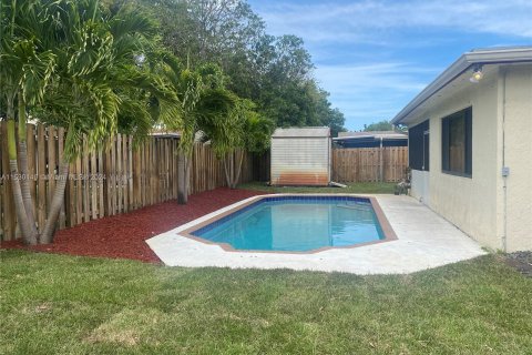 Villa ou maison à vendre à Pembroke Pines, Floride: 3 chambres, 127.28 m2 № 1000200 - photo 3
