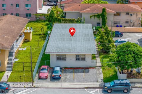 Immobilier commercial à vendre à Miami, Floride: 175.59 m2 № 1379026 - photo 1