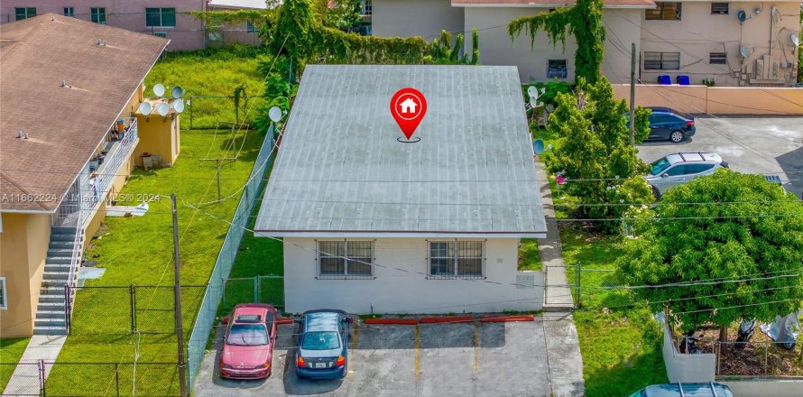 Propiedad comercial en Miami, Florida 175.59 m2 № 1379026