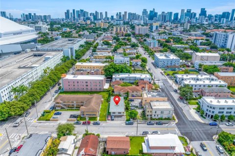 Propiedad comercial en venta en Miami, Florida, 175.59 m2 № 1379026 - foto 15