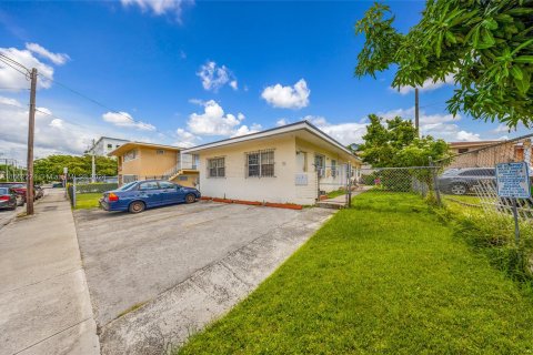 Immobilier commercial à vendre à Miami, Floride: 175.59 m2 № 1379026 - photo 2