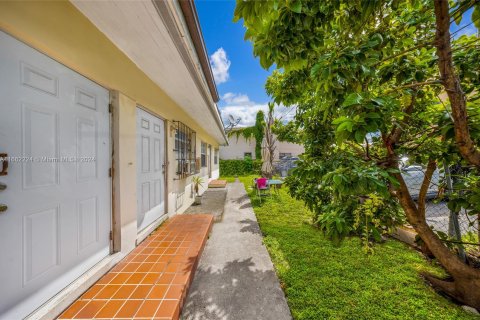 Immobilier commercial à vendre à Miami, Floride: 175.59 m2 № 1379026 - photo 5