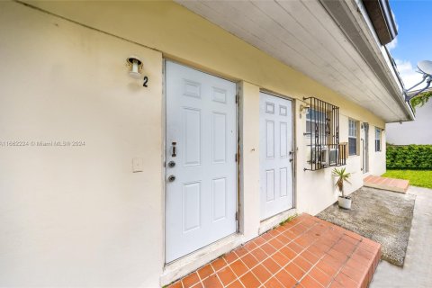 Immobilier commercial à vendre à Miami, Floride: 175.59 m2 № 1379026 - photo 12