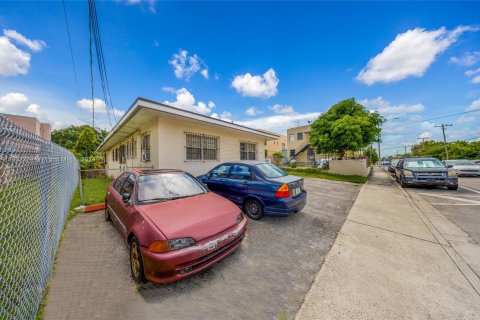 Immobilier commercial à vendre à Miami, Floride: 175.59 m2 № 1379026 - photo 4