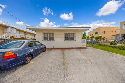 Immobilier commercial à vendre à Miami, Floride: 175.59 m2 № 1379026 - photo 3