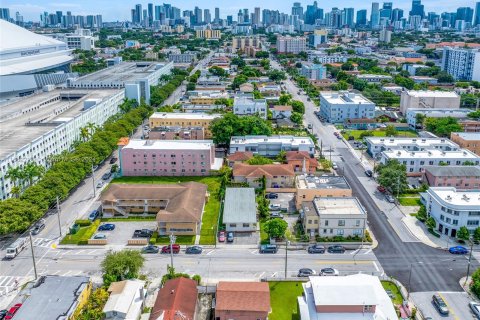 Propiedad comercial en venta en Miami, Florida, 175.59 m2 № 1379026 - foto 17