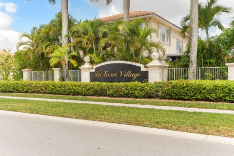 Villa ou maison à vendre à Lake Worth, Floride: 4 chambres, 221.29 m2 № 1228775 - photo 1