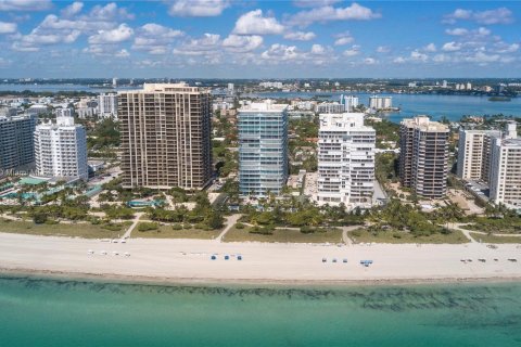 Condominio en venta en Bal Harbour, Florida, 3 dormitorios, 310.29 m2 № 925047 - foto 1