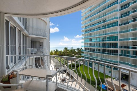 Copropriété à vendre à Bal Harbour, Floride: 3 chambres, 310.29 m2 № 925047 - photo 3