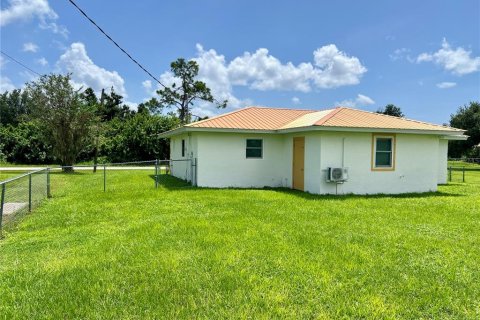 House in Port Charlotte, Florida 3 bedrooms, 138.98 sq.m. № 1350816 - photo 21