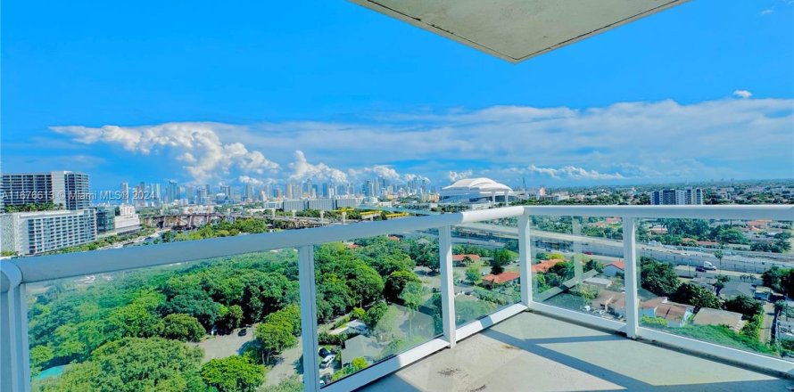 Condo in Miami, Florida, 2 bedrooms  № 1401416