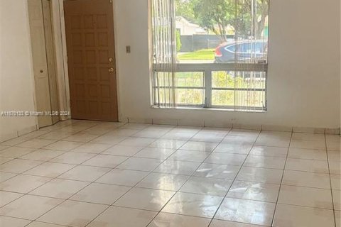 Casa en venta en Miami, Florida, 3 dormitorios, 130.62 m2 № 1401453 - foto 2