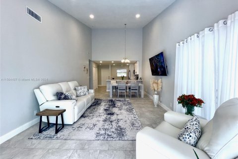 Condominio en venta en Tamarac, Florida, 2 dormitorios, 105.26 m2 № 1117405 - foto 2