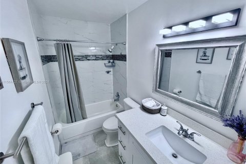 Condominio en venta en Tamarac, Florida, 2 dormitorios, 105.26 m2 № 1117405 - foto 25