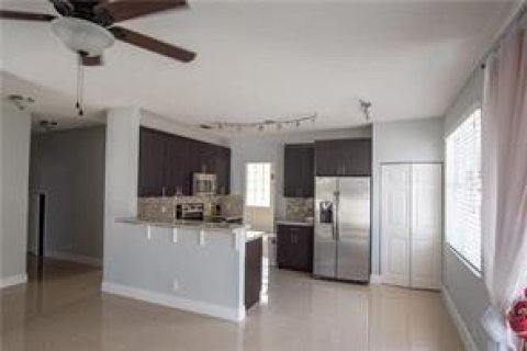 Villa ou maison à vendre à Pembroke Pines, Floride: 4 chambres, 218.51 m2 № 941081 - photo 7