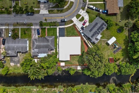 Купить виллу или дом в Лодердейл-Лейкс, Флорида 4 спальни, 174.66м2, № 1117416 - фото 18