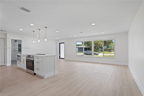 Casa en venta en Lauderdale Lakes, Florida, 4 dormitorios, 174.66 m2 № 1117416 - foto 5