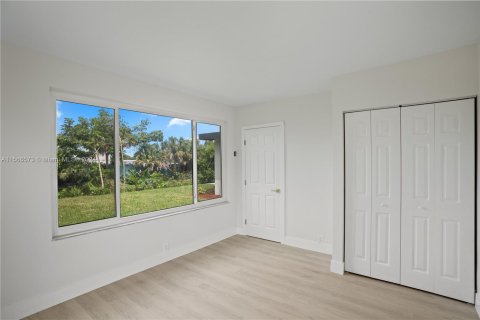 House in Lauderdale Lakes, Florida 4 bedrooms, 174.66 sq.m. № 1117416 - photo 13
