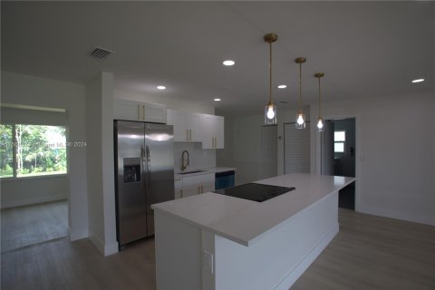 Casa en venta en Lauderdale Lakes, Florida, 4 dormitorios, 174.66 m2 № 1117416 - foto 4