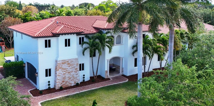 Villa ou maison à Palmetto Bay, Floride 6 chambres, 446.21 m2 № 1117374
