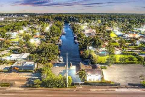 Купить коммерческую недвижимость в Дания-Бич, Флорида № 1117373 - фото 6