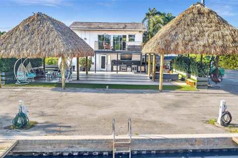 Immobilier commercial à vendre à Dania Beach, Floride № 1117373 - photo 1