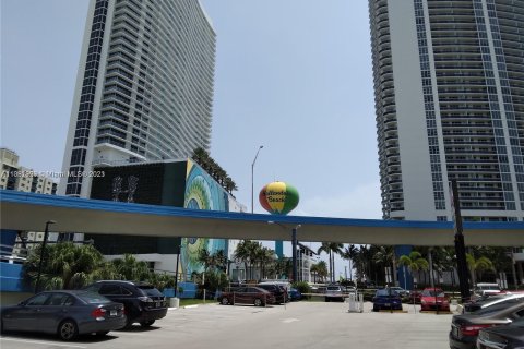 Immobilier commercial à vendre à Hallandale Beach, Floride № 474883 - photo 18