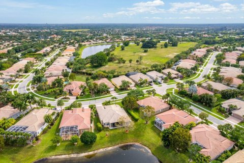 House in Lake Worth, Florida 4 bedrooms, 266.35 sq.m. № 1117827 - photo 24