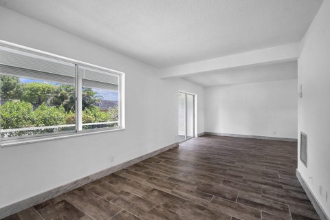 Condo in Lake Worth, Florida, 2 bedrooms  № 1185193 - photo 24