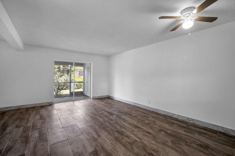 Condo in Lake Worth, Florida, 2 bedrooms  № 1185193 - photo 28