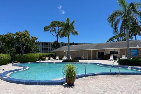 Condo in Lake Worth, Florida, 2 bedrooms  № 1185193 - photo 12