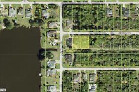 Terreno en venta en Port Charlotte, Florida № 1115591 - foto 1