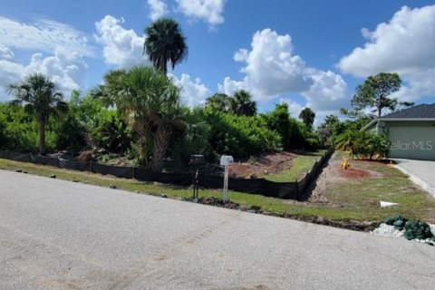 Terreno en venta en Port Charlotte, Florida № 1115591 - foto 2