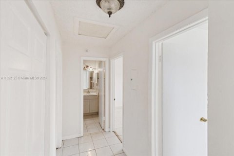 Casa en venta en Miami, Florida, 3 dormitorios, 114.36 m2 № 1439956 - foto 22