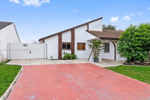 Casa en venta en Miami, Florida, 3 dormitorios, 114.36 m2 № 1439956 - foto 13