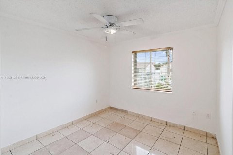 Casa en venta en Miami, Florida, 3 dormitorios, 114.36 m2 № 1439956 - foto 25