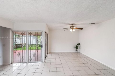 Casa en venta en Miami, Florida, 3 dormitorios, 114.36 m2 № 1439956 - foto 18