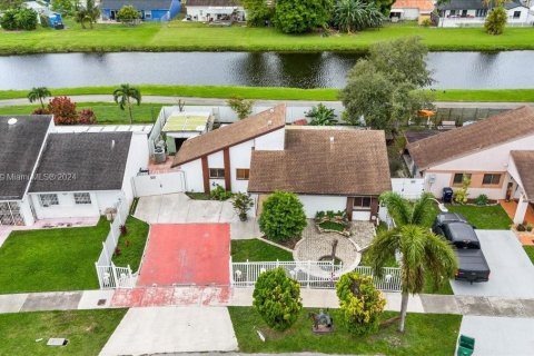 Casa en venta en Miami, Florida, 3 dormitorios, 114.36 m2 № 1439956 - foto 4