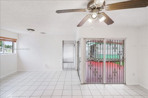 Casa en venta en Miami, Florida, 3 dormitorios, 114.36 m2 № 1439956 - foto 20