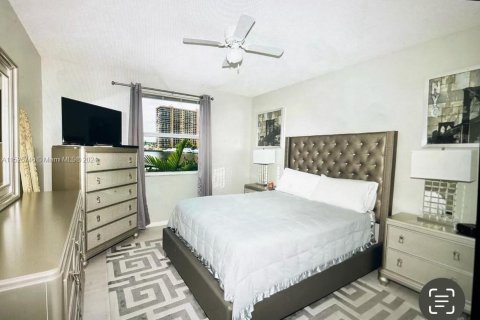 Condominio en venta en Sunny Isles Beach, Florida, 3 dormitorios, 125.7 m2 № 989159 - foto 9