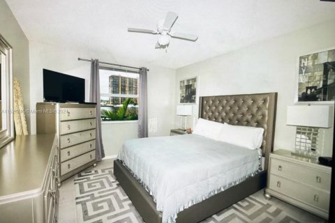Condo in Sunny Isles Beach, Florida, 3 bedrooms  № 989159 - photo 8