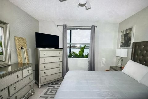 Condo in Sunny Isles Beach, Florida, 3 bedrooms  № 989159 - photo 11