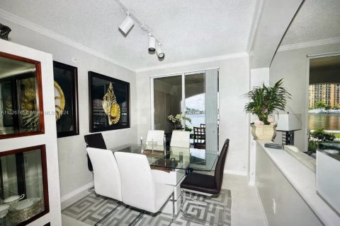 Condominio en venta en Sunny Isles Beach, Florida, 3 dormitorios, 125.7 m2 № 989159 - foto 4