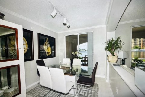 Condominio en venta en Sunny Isles Beach, Florida, 3 dormitorios, 125.7 m2 № 989159 - foto 12