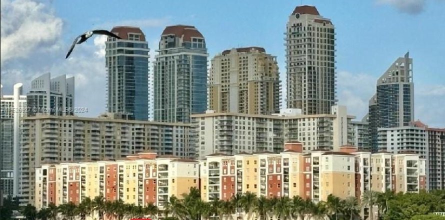 Condominio en Sunny Isles Beach, Florida, 2 dormitorios  № 989157