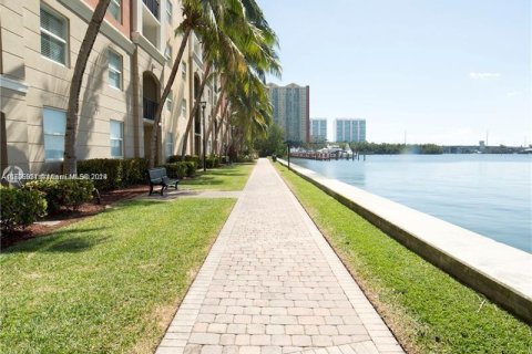 Condominio en venta en Sunny Isles Beach, Florida, 2 dormitorios, 103.68 m2 № 989157 - foto 3