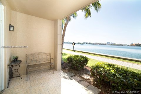 Copropriété à vendre à Sunny Isles Beach, Floride: 2 chambres, 103.68 m2 № 989157 - photo 5