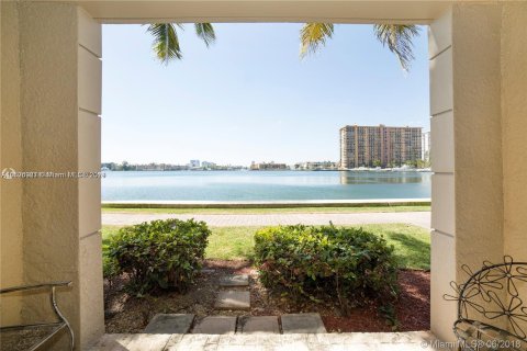 Condominio en venta en Sunny Isles Beach, Florida, 2 dormitorios, 103.68 m2 № 989157 - foto 6