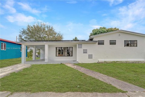 Casa en venta en Miami Gardens, Florida, 4 dormitorios, 198.81 m2 № 989160 - foto 4