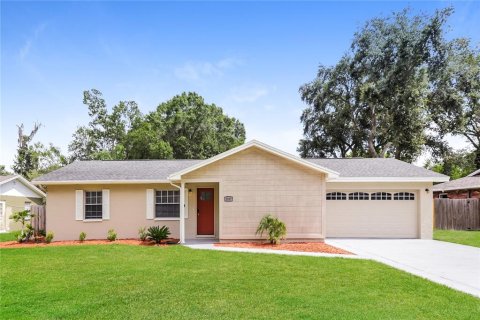 Villa ou maison à louer à Lakeland, Floride: 3 chambres, 111.95 m2 № 1351315 - photo 1